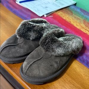Cozy Kids' Faux Fur Slippers - Gray/Brown